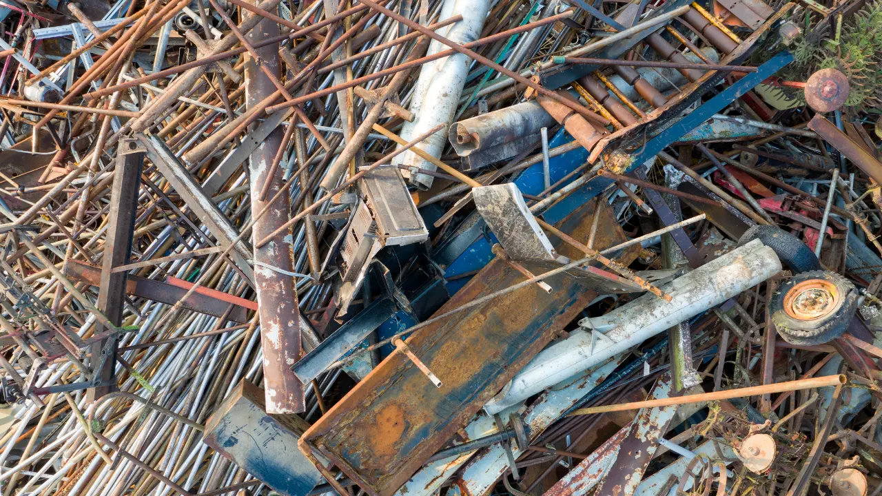 Kiedy złom jest najdroższy? Kiedy najlepiej go sprzedać?